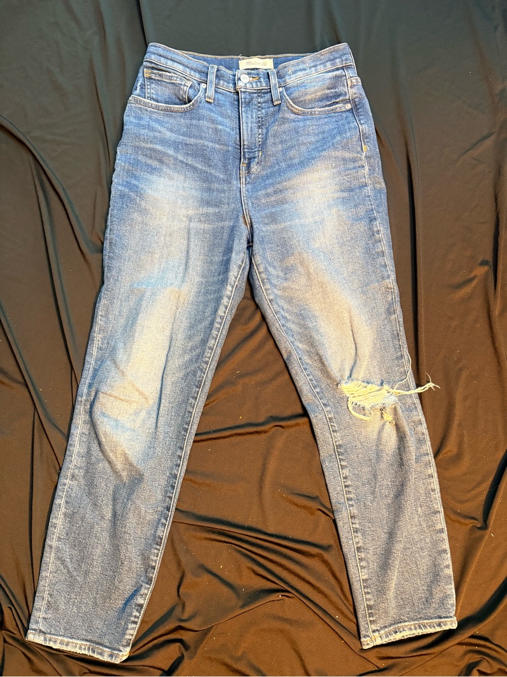 Madewell The Momjean Jeans with Knee Rip size 26
